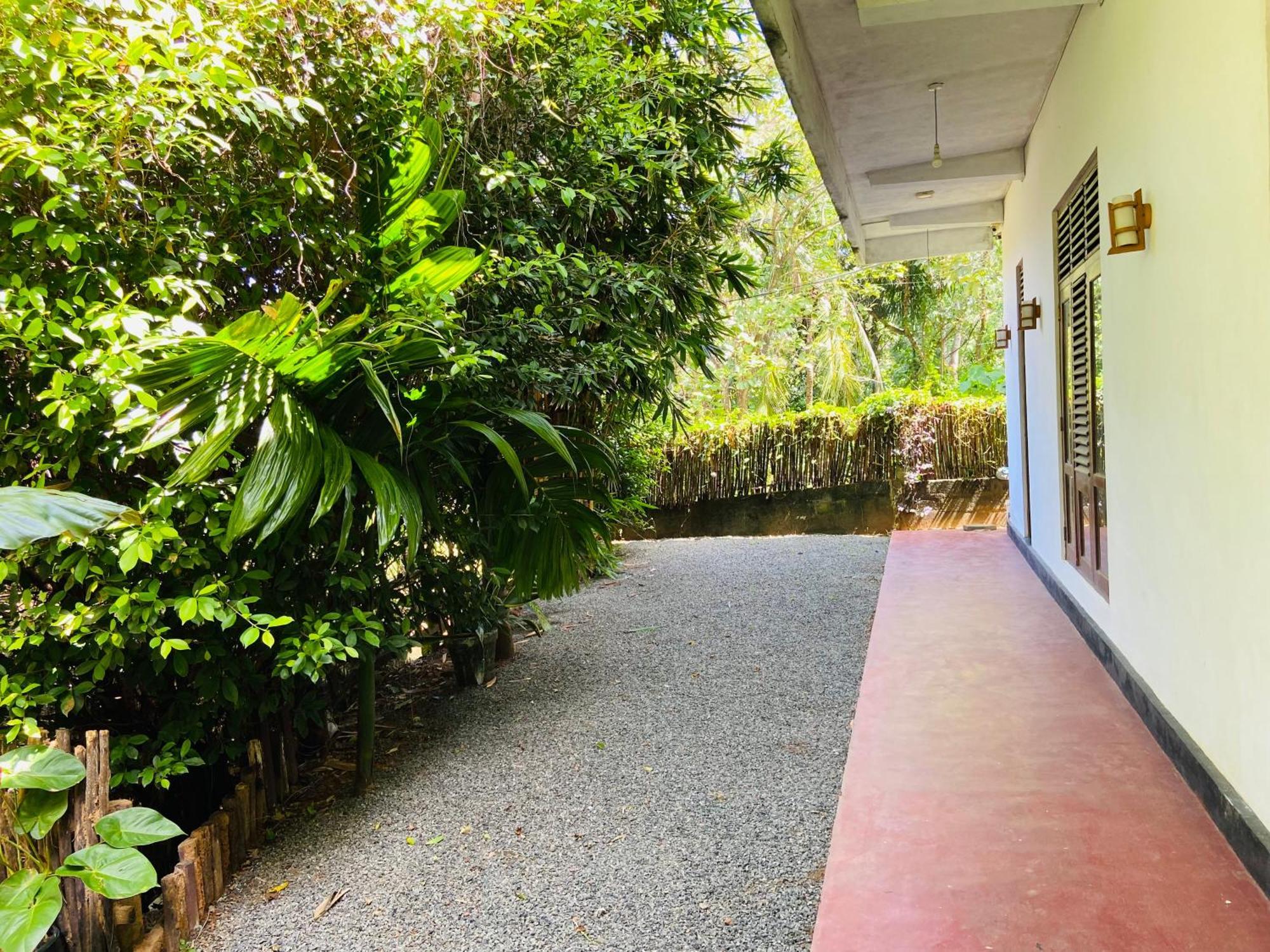 Leo Homestay Dickwella Exterior photo